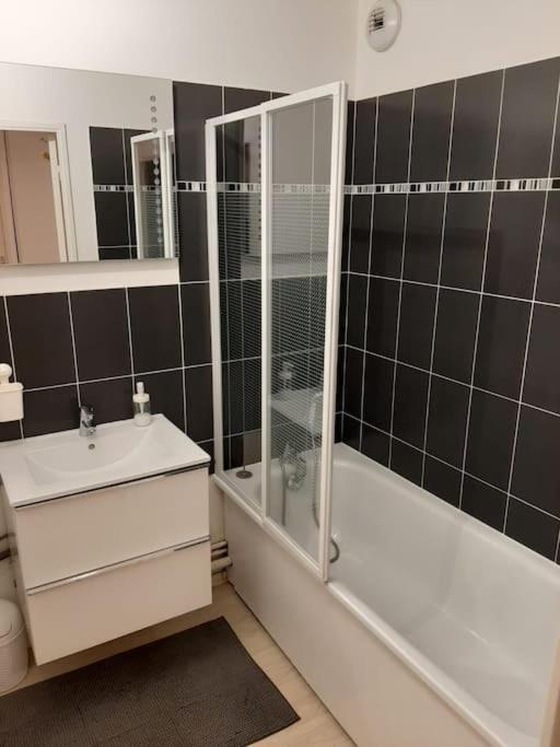 Joli Appartement Avec Jardin Et 2 Parkings Prives Argenteuil Buitenkant foto